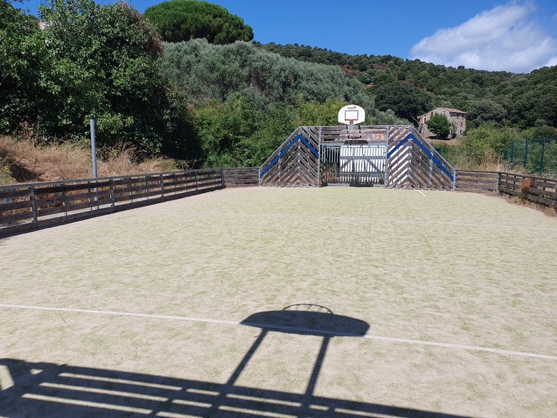 City stade, Alata