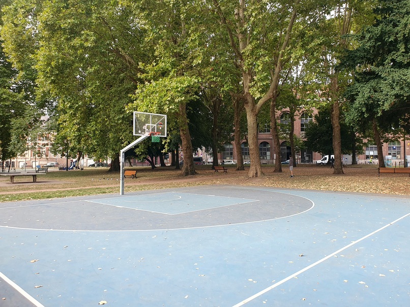 Terrain de basket, Vieux Lille - Square Julien Grimonprez