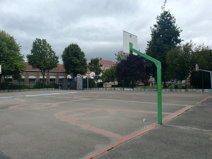 Trois terrains de basket, La Madeleine - Victor Hugo